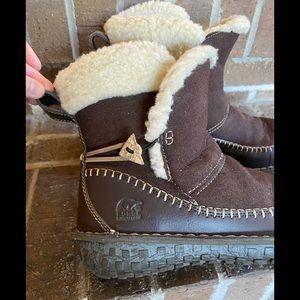 Sorel Waterproof Winter boots, women’s size 6.